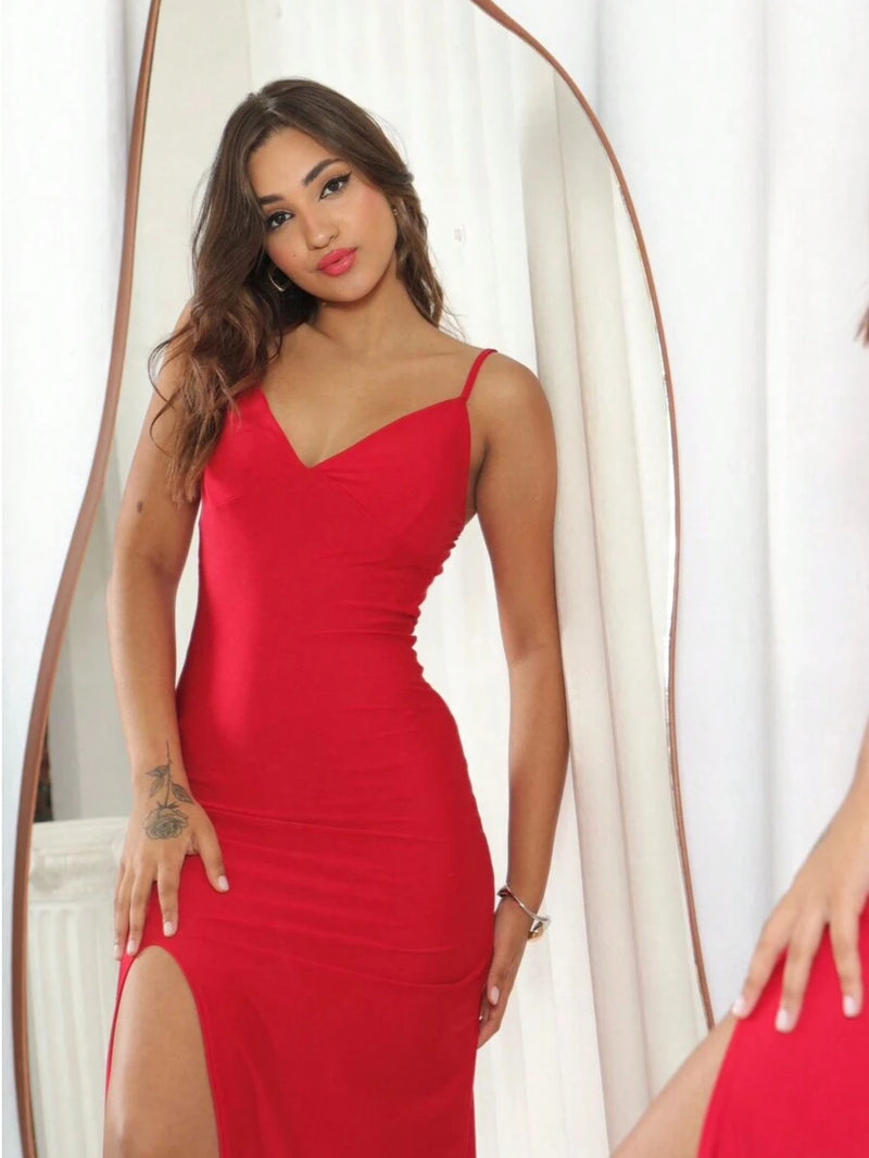 Vestido longo com fenda lateral