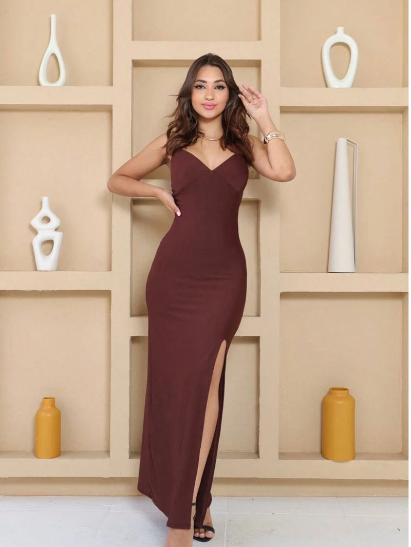 Vestido longo com fenda lateral