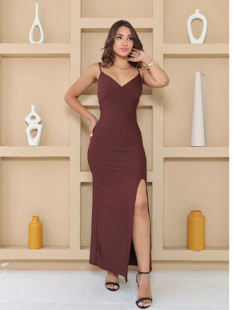 Vestido longo com fenda lateral